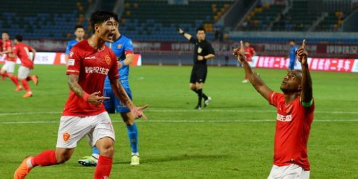 16, 不来梅老将告别战上演帽子戏法泪洒球场  